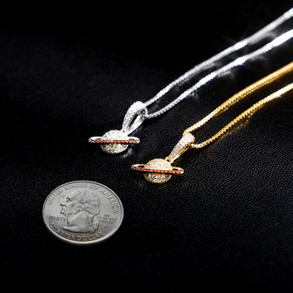 Collar con Colgante de Planeta Hip Hop en Plata S925 con Circonita